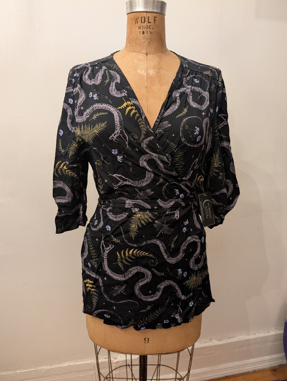 Wrap-Style Women's Top in Black with Snake Print Midnight Hour Sz XL NWT